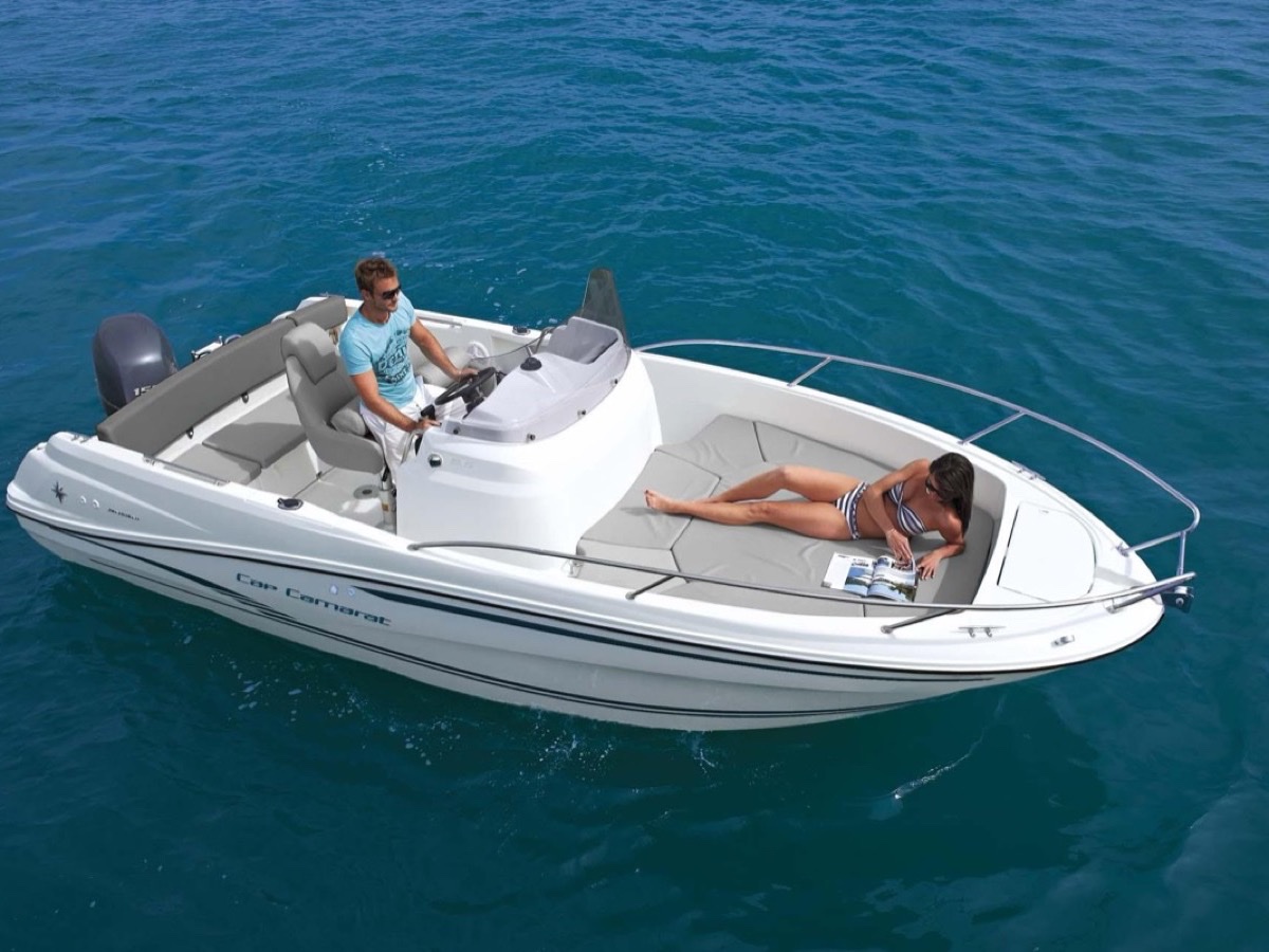 Cap Camarat 9.0 CC luxury flagship with twin Mercury 200s — Boat Charter Dubrovnik