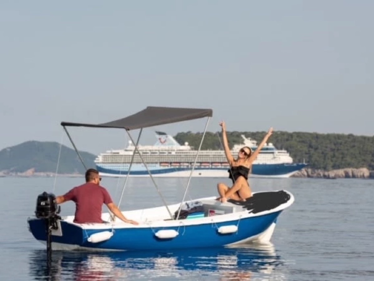 Pasara 5 HP self-drive boat at Marina Frapa, the original 2015 vessel of Boat Charter Dubrovnik